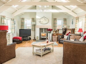 Living area - The Barn at Little Resugga, St. Austell (St. Austell)