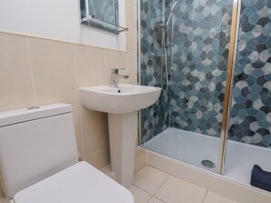 Shower - Sail Away, 17 Union Mill, Whitby (Whitby)