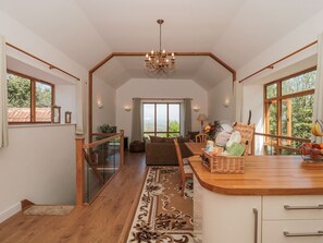 Living area - Newlands Barn, Wellington (Wellington)