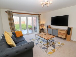 Living area - 4 Centurion Rise, Penrith (Penrith)