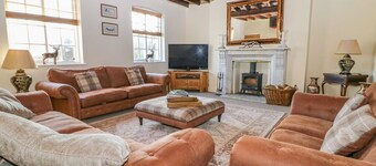 Tuft House Retreat with Hot Tub