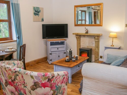 Charming Gardeners Cottage Retreat