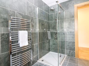 Shower - Glen Cruick, Kirriemuir (Kirriemuir)