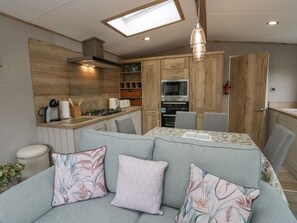 Private kitchen - Mon Windermere, Cumbria. (Windermere)