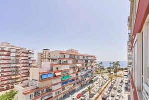 A multi-story residential building with balconies, a parking lot, and a view of the sea. - Terrasol Franlou Vistas AL MAR (Velez-Malaga)