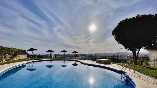 A clear swimming pool with a view of the ocean and distant mountains. - Terrasol Tico Baviera Golf LAS Carmelitas (Velez-Malaga)