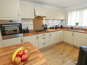 Private kitchen - 25 St. Benedict Road Hampshire (Hayling Island)