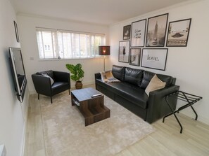 Living area - 25 St. Benedict Road Hampshire (Hayling Island)