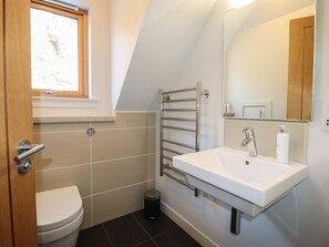 Shower - Loch View Property in Bernera (Isle of Lewis)