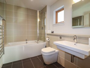 Shower - Loch View Property in Bernera (Isle of Lewis)