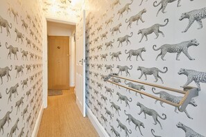 Interior - Charming Apartment 2 in Whitby (Whitby)