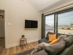 Living area - Harbour View Retreat, Brixham (Brixham)