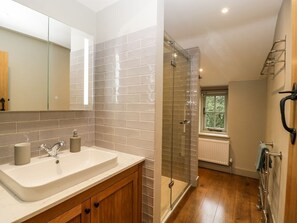 Shower - Hillside, Shaftesbury (Shaftesbury)