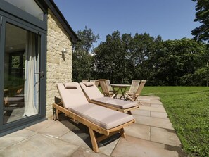 Outdoor dining - Hillside, Shaftesbury (Shaftesbury)