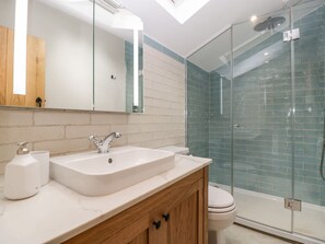 Shower - Hillside, Shaftesbury (Shaftesbury)