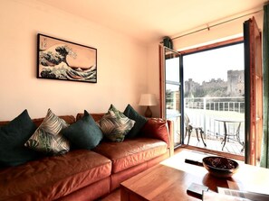 Living area - Ty Castell, Pembroke (Pembroke)