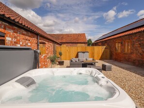 Terrace/patio - The Grange Cottage 1, Waltham. (Grimsby)