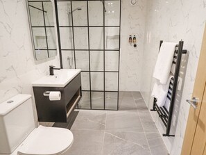 Shower - The Grange Cottage 1, Waltham. (Grimsby)