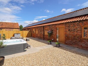 Terrace/patio - The Grange Cottage 1, Waltham. (Grimsby)