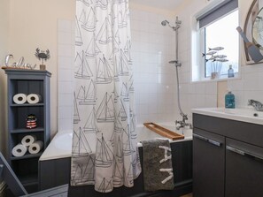 Shower - 48 Waxholme Road, Withernsea (Withernsea)