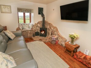 Fireplace - RUSHTON BARN, woodburner, romantic, near Settle (Settle)