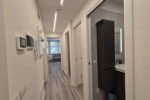 Interior - Located in one of Viareggio’s most desirable areas, just a few steps from the Pineta di Ponente and approximately a 10-minute walk from the beach, the apartment is an ideal choice for those seeking tranquility and comfort in a well-serviced residential (Viareggio)