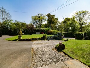 Property grounds - The Old School Bike Shed, Aberfoyle (Stirling)