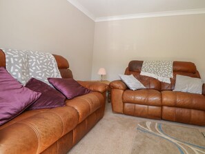 Living area - 1 Paythorne Farm Cottages, Small Dole (Henfield)