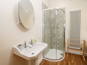 Shower - The Coach House at Mayfurlong Farm, Waterhouses (Leek)
