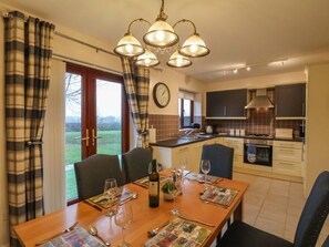 Private kitchen - Bumblebee Cottage, Whitby (Whitby)
