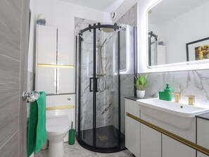 Shower - Bronallt, Cemaes Bay (Cemaes Bay)