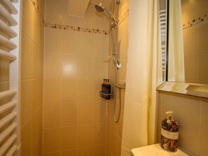 Shower - The Long House, Trefonen (Oswestry)