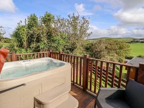 Tina de hidromasaje al aire libre