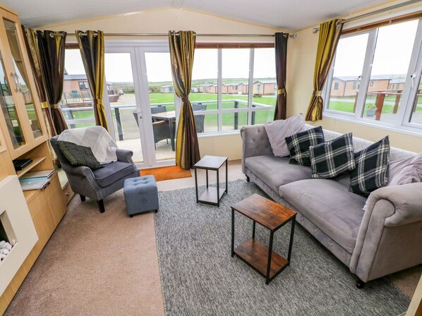Living area - Reef Retreat, Little Haven (Haverfordwest)
