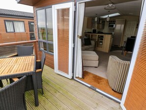 Outdoor dining - Reef Retreat, Little Haven (Haverfordwest)
