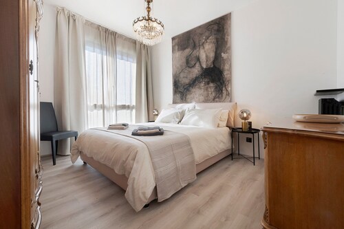 Stilvolles Zuhause am Comer See – Zentrale Lage, Balkon mit Ausblick