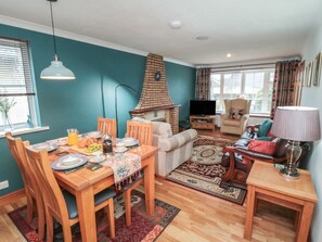 Dining - 17 Costa Way, Pickering (Pickering)