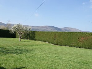 Property grounds - Yew Tree Cottage, Malvern (Malvern)