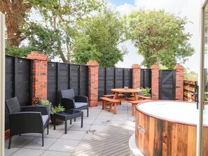 Outdoor dining - Cobblers Barn, Potter Heigham (Repps With Bastwick)