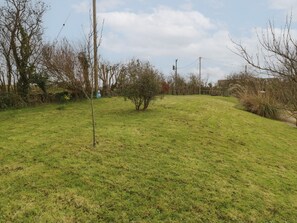 Property grounds - Charming Ty Gwenyn Retreat in Rhydwyn (Holyhead)