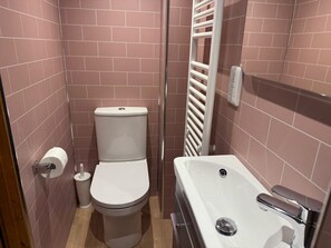 Shower - Orchard Cottage, Lothersdale (Keighley)