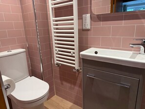 Shower - Orchard Cottage, Lothersdale (Keighley)