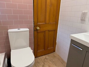 Shower - Orchard Cottage, Lothersdale (Keighley)