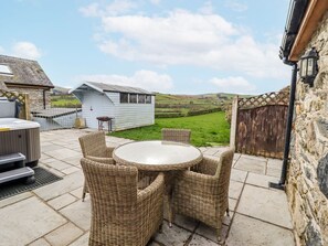 Outdoor dining - Briws: A Hidden Gem in Llangwm (Corwen)