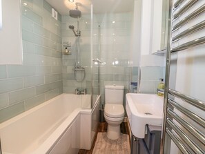 Shower - Emblestones, Embleton (Alnwick)