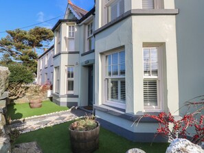 Exterior - Dolwern, Dinas Cross (Newport)