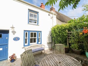 Outdoor dining - Honeysuckle Cottage, St Agnes (St. Agnes)