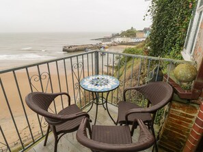 Property grounds - Apartment 4 is in Tenby, Dyfed (Tenby)