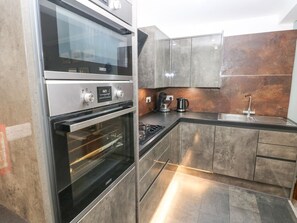 Private kitchen - Apartment 4 is in Tenby, Dyfed (Tenby)