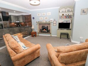 Living area - Apartment 4 is in Tenby, Dyfed (Tenby)